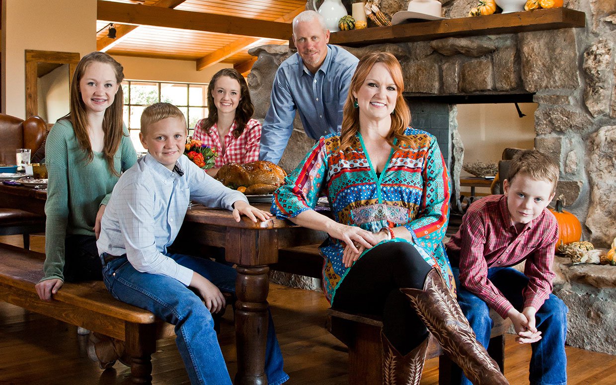 11-13-ree-drummond-thanksgiving-cover-ftr.jpg