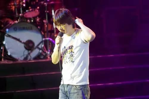我们正在南京看李志，跨年演唱会是情怀还是生意？