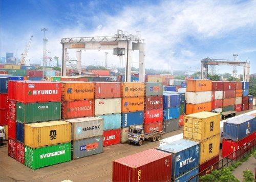 加尔各答港口整齐的集装箱 (图片来源:http://www.kolkataporttrust.