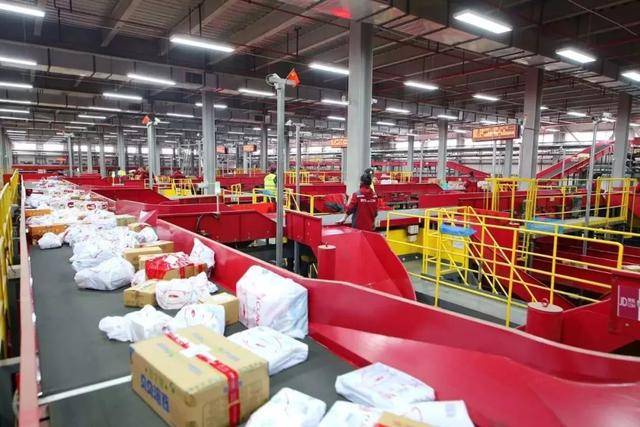 京东物流转型难：兄弟降薪、对手联合、模式待变