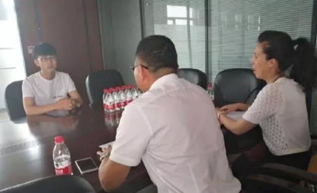 程序员发面试短信,HR十天后才回复信息还被拒:你算什么东西?